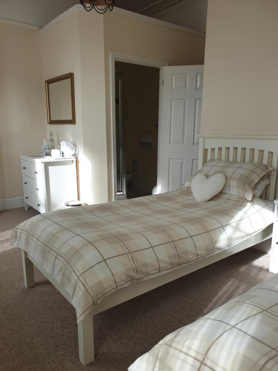 Crofton Guest House 웨이머스만 외부 사진